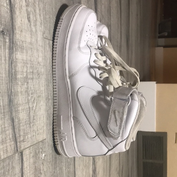 Bought these for $120 selling for 90 there size 10 - Picture 2 of 2